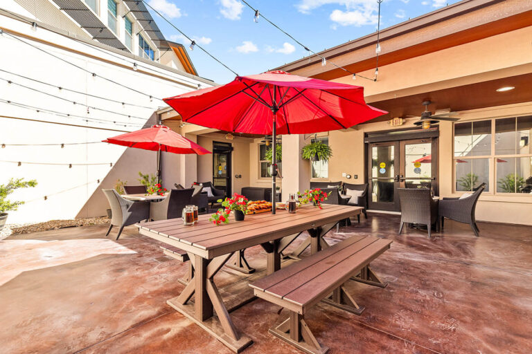 Elan Westpointe patio and courtyard